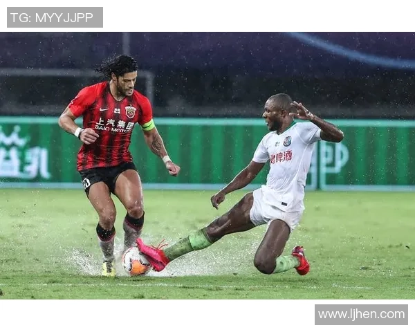 中超激战青岛黄海青港迎战强敌上海上港全力争胜展现球队实力 中超激战青岛黄海青港迎战强敌上海上港全力争胜展现球队实力